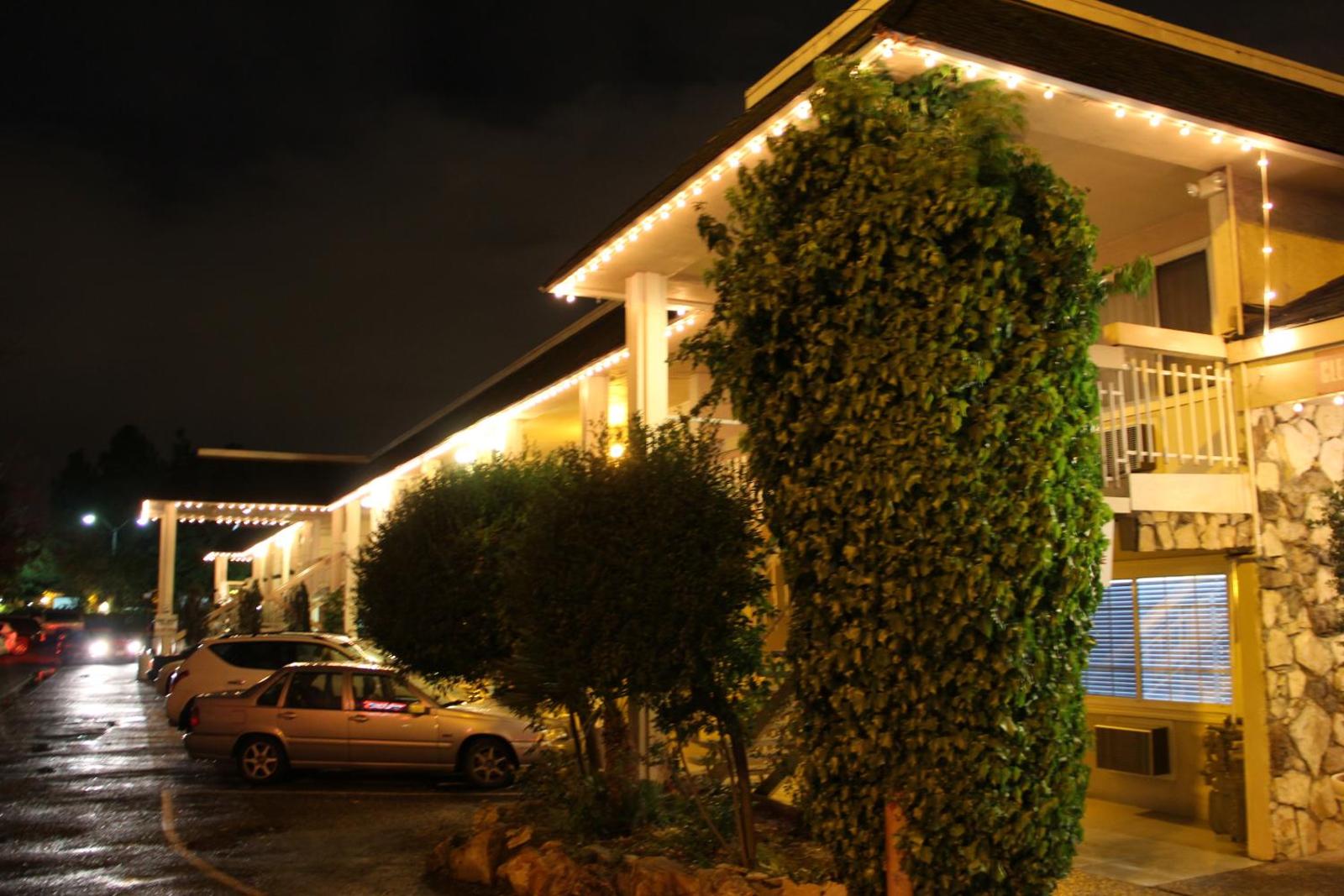 Caravelle Inn & Suites Main image 1